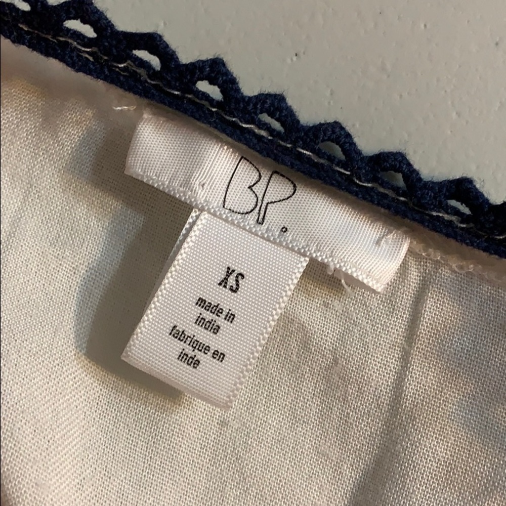 BP white with blue floral embroidery tank - Picture 4 of 4
